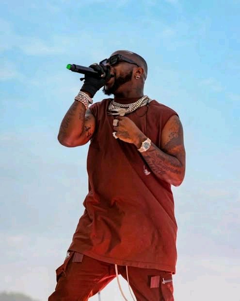 BrandTino01's tweet image. A night to let everyone know that Davido is my favourite artiste always and forever, but I listen to good music, I never allow stanship to deprive me good music.. So don't get mad when you see me post about any artistes. I love every artiste as far as good music is concerned📌