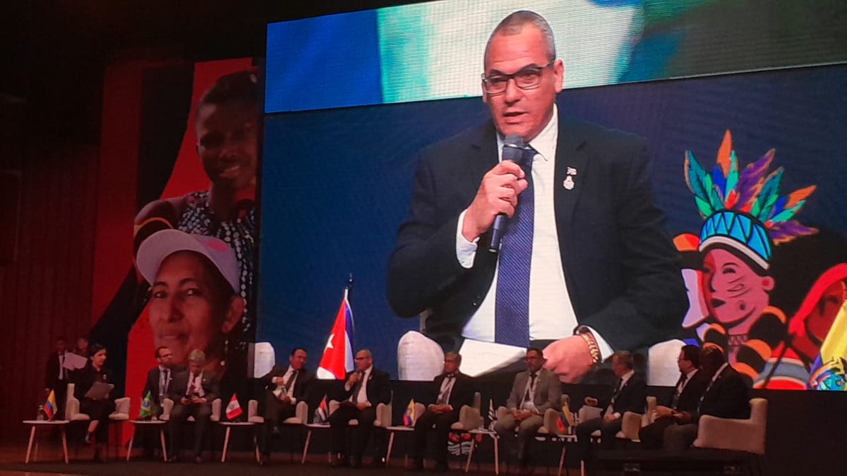 AlaimysM's tweet photo. Expone el Viceministro @MauryHechavarr1 la experiencia de Cuba en la Reforma Agraria, en la Ronda de alto nivel sobre gobernanza de la tierra en América Latina, en el marco del encuentro de Ministros de Agricultura de la CELAC. https://t.co/RWzq2WSRrM