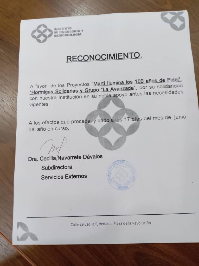 Representados por la cubana 🇨🇺 residente en Europa 🇪🇺 Arlenz Arean 🇧🇪 y el 🩺 Carlos Vázquez colaborador de los proyectos Hormigas Solidarias y " Martí Ilumina Los C Años de Fidel",
 se entregaron las jeringuillas solicitadas con carácter urgente al  Oncológico de la capital.
