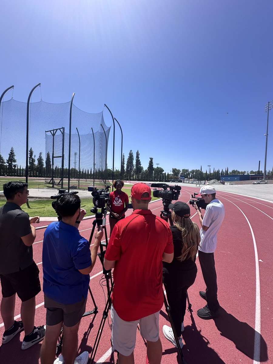 ___saavvv's tweet image. Giving our discus national champion her moment 🤩
Huge thanks to our local media for chatting with Cierra Jackson today. Couldn’t name a more humble and deserving student-athlete.
What a ride it’s been with @FresnoStateTFXC these last couple of months