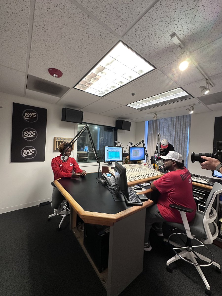 ___saavvv's tweet image. Giving our discus national champion her moment 🤩
Huge thanks to our local media for chatting with Cierra Jackson today. Couldn’t name a more humble and deserving student-athlete.
What a ride it’s been with @FresnoStateTFXC these last couple of months