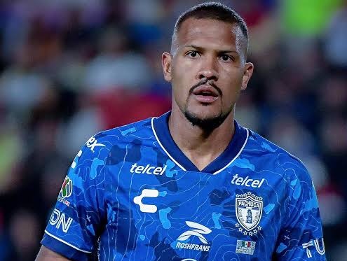 1916Aguila's tweet image. Cómo Americanista, te sientes representado por Pachuca o Monterrey en el Mundial de Clubes, solo porque son Clubes Mexicanos.

♥️ No
🔄 Sí
🗨️ Que chinguen a su madre los 2 y también sus aficionados.