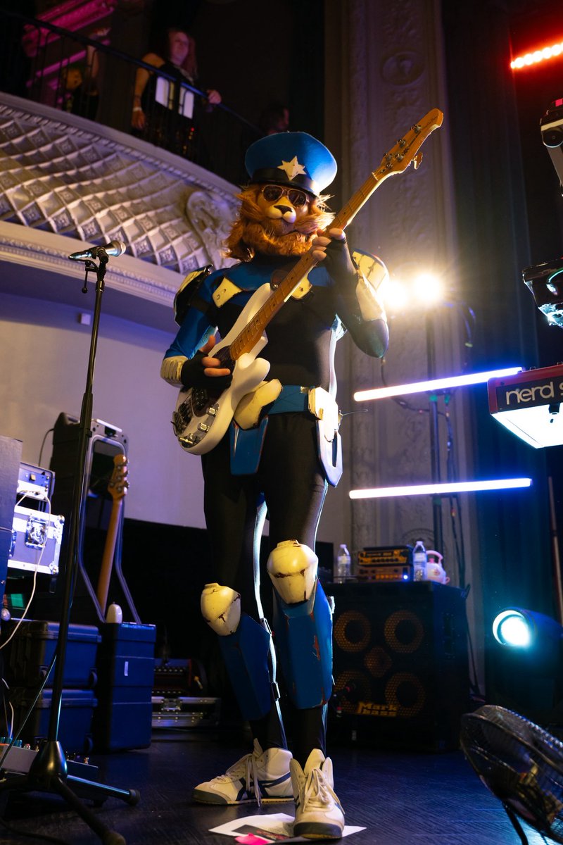 ninjasexparty's tweet image. PORTLAND we’re ready to get WEIRD and also POSH AND RITZY!!!!!