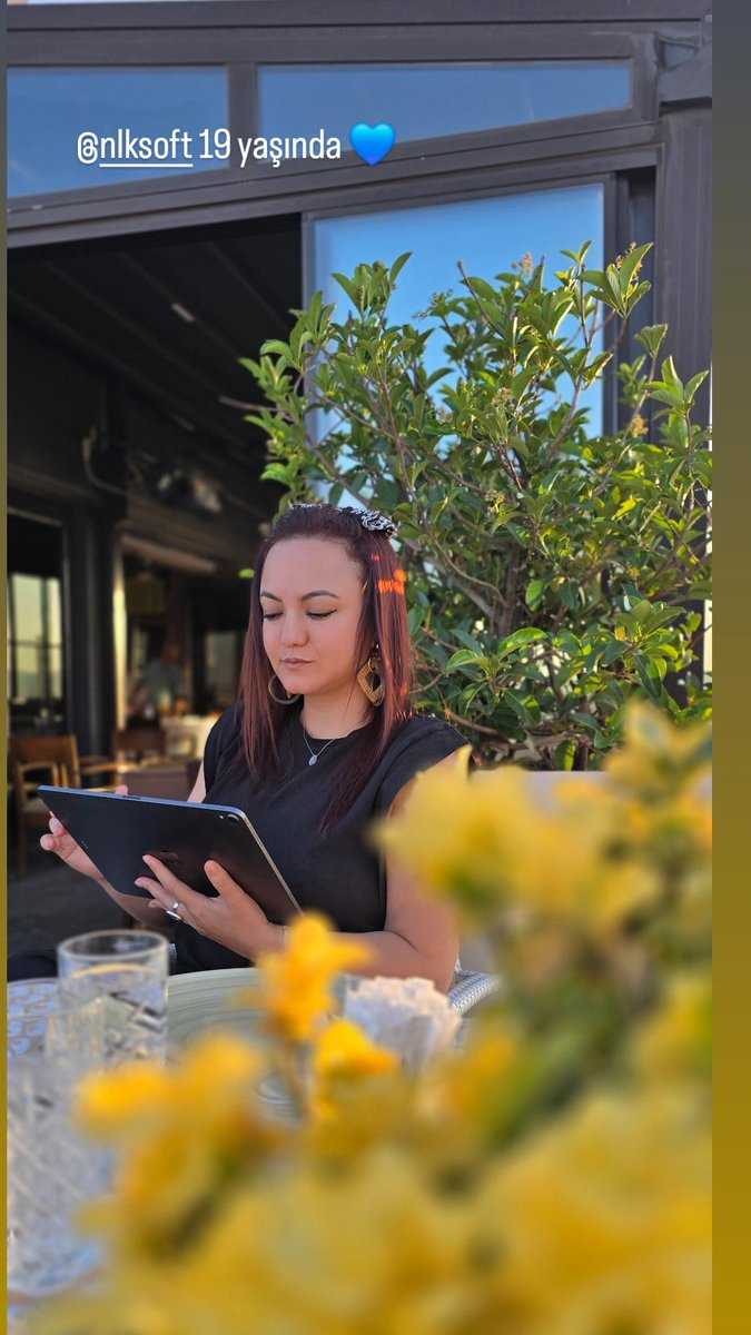 Ben sana mecburum bilemezsin,
Adını mıh gibi aklımda tutuyorum,
Büyüdükçe büyüyor gözlerin,
Ben sana mecburum bilemezsin,
İçimi seninle ısıtıyorum.
#atillailhan