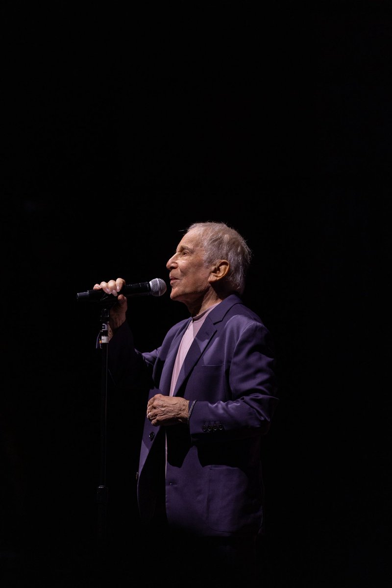 PaulSimonMusic's tweet photo. New York City, Night One

📷: Jake Edwards https://t.co/LMB0ByDphb