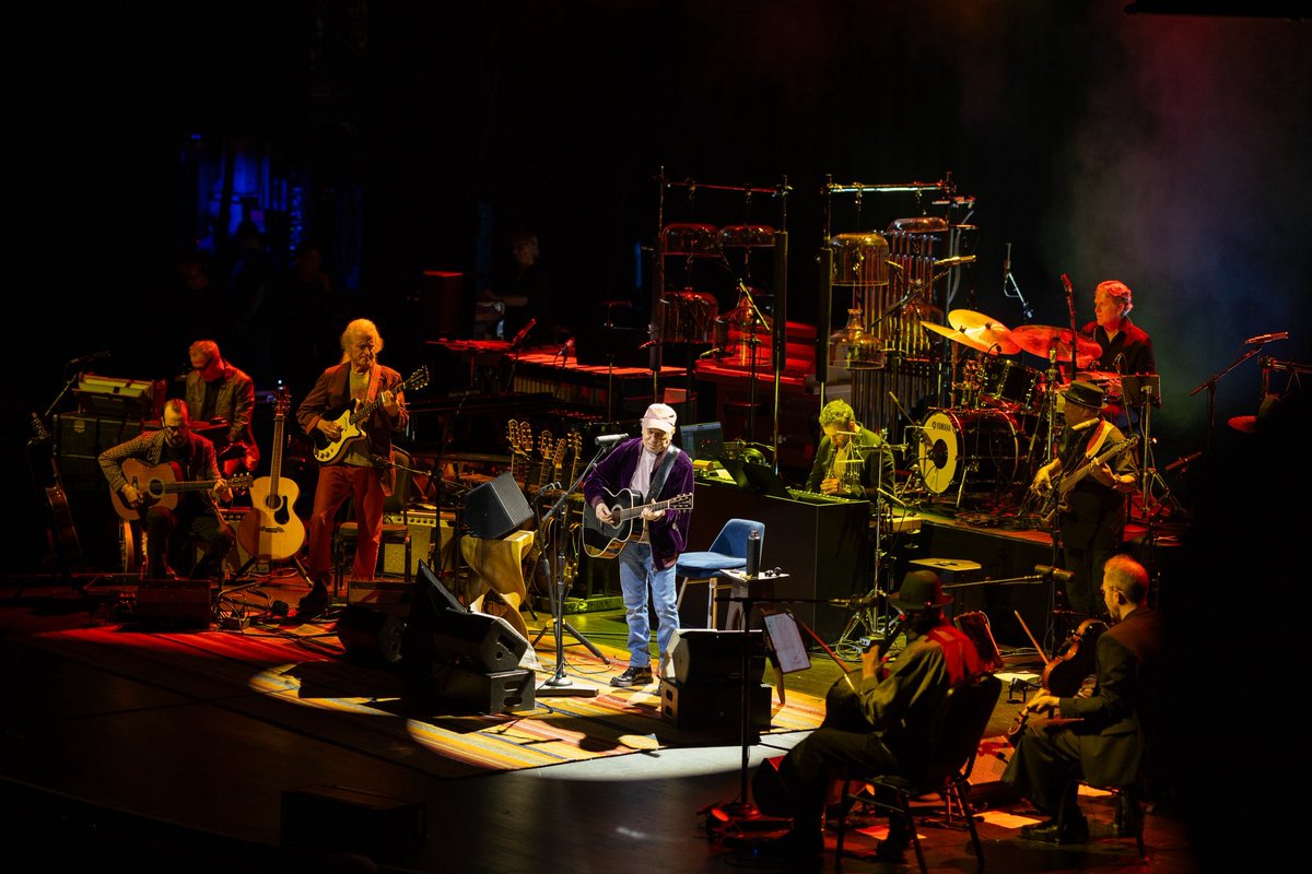 PaulSimonMusic's tweet photo. New York City, Night One

📷: Jake Edwards https://t.co/LMB0ByDphb