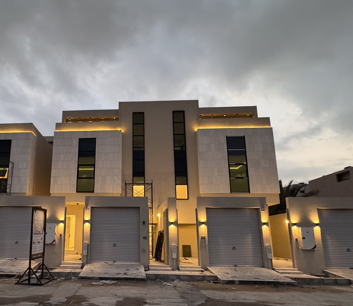 Bnood_co's tweet photo. بدأ البيع بمشروعنا

THE UNIQUE VILLA

بحي طويق موقع مميز مكتمل الخدمات
ادوار ارضية وعلويه مع شقة مؤسس لها غرفتين اضافية ومؤسس مصعد بصك مستقل مساحة 300م وجهة شمالية شارع 15م على مرفق مسجد
بناء شخصي تشطيبات فاخرة
 ضمانات شامله وتامين ملاذ
للتواصل والاستفسار :
0503200161
0538888460 https://t.co/gLqwHhER67