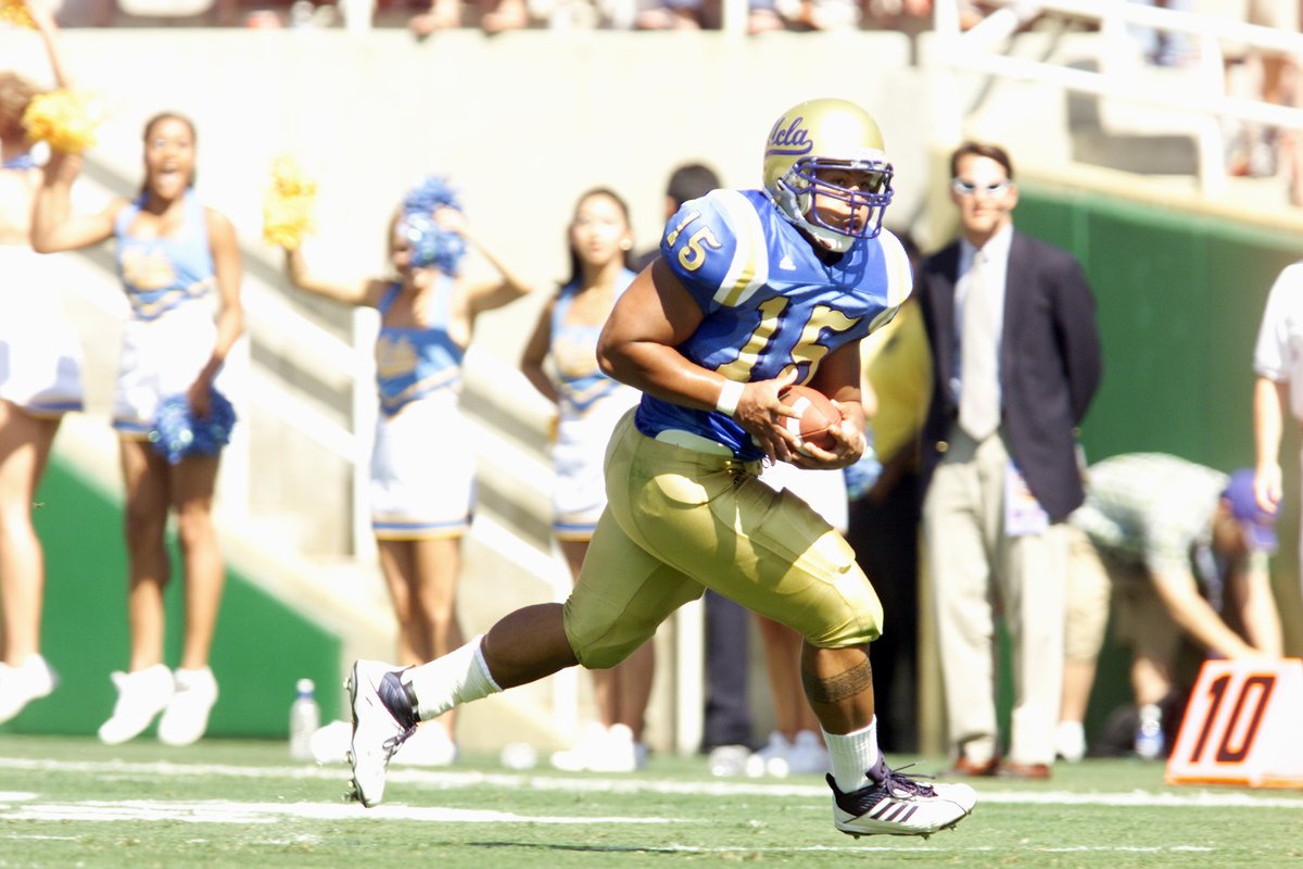 Coronado High School football standout West Stansbury received an offer from UCLA.

Pretty meaningful offer for West as his father, Ed, played his college ball at UCLA in the late 90s/early 00s.

West is a promising 6'3'' QB in the Class of 2028.