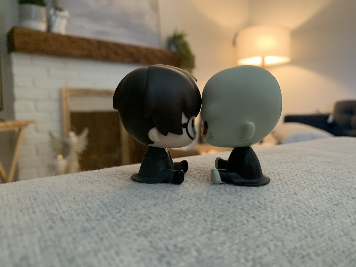 They canT KISS??!!?!