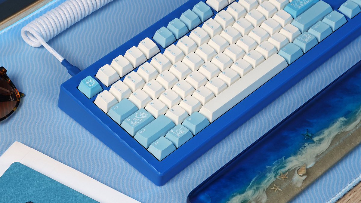 This summer forecast: beautiful blue skies and big white clouds. Or was that: serene blue waves and sandy white beaches? In this DCD keycap set—and maybe the coolest installment in our Cozy Collection—it’s a bit of both. Meet DCD Cozy Summer. 
drop.com/buy/drop-dcd-c…