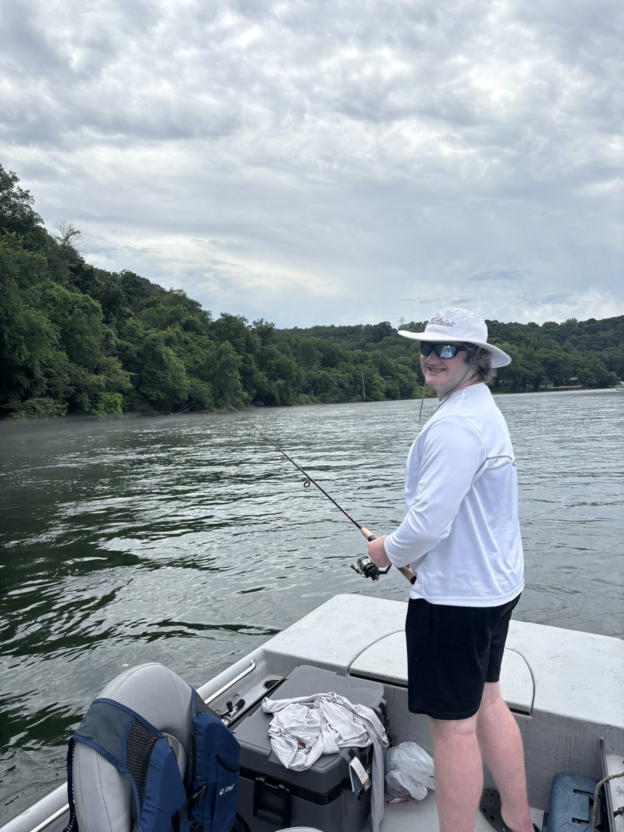 After a morning workout I  decided to get a little fishing in on the white river! Back to work in the morning but now is relaxation! #oline. #linemanwhofish  #offensivelineman