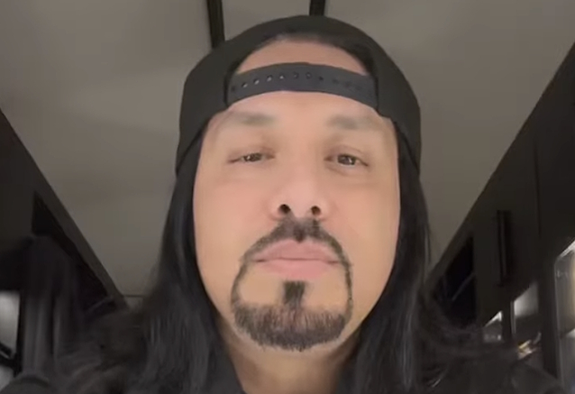 POP EVIL's LEIGH KAKATY On Writing About His Personal Struggles On 'What Remains': 'It Just Felt So Right' blabbermouth.net/news/pop-evils…