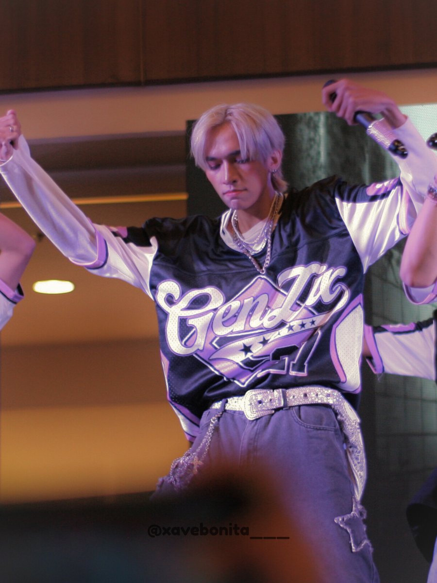xavemexaveu's tweet photo. GenZix Kris at KCIRCLE
🗓️061525
📍Robinsons Galleria
@GenZix_Kris @GenZixOfficial
#GenZix #GenZixKris #KCIRCLE https://t.co/Ih7XIU4l9M