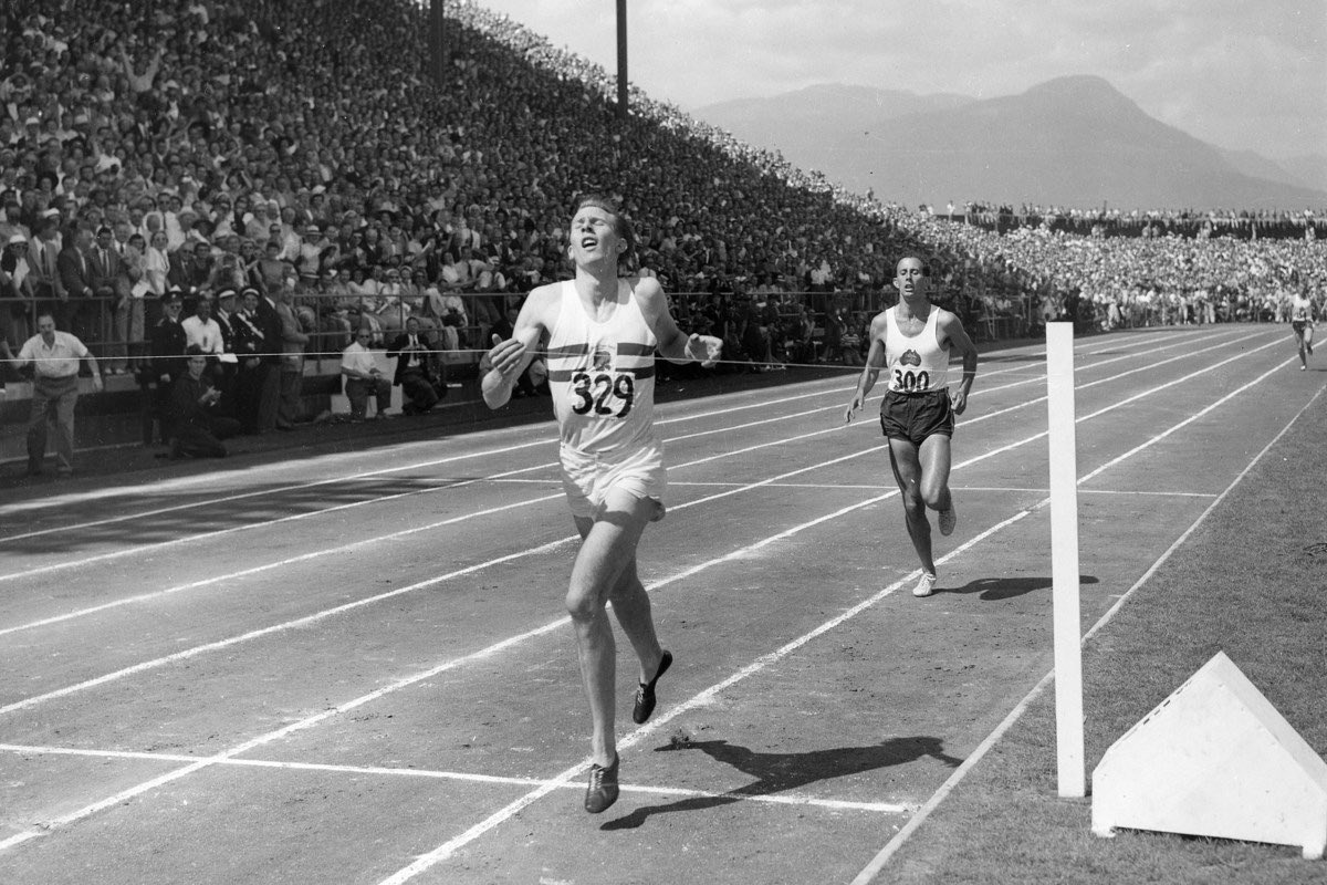 Rogo524's tweet photo. @Rainmaker1973 First sub 4 minute mile Roger Banister in Vancouver Canada 1954. https://t.co/sbX7FeUTty