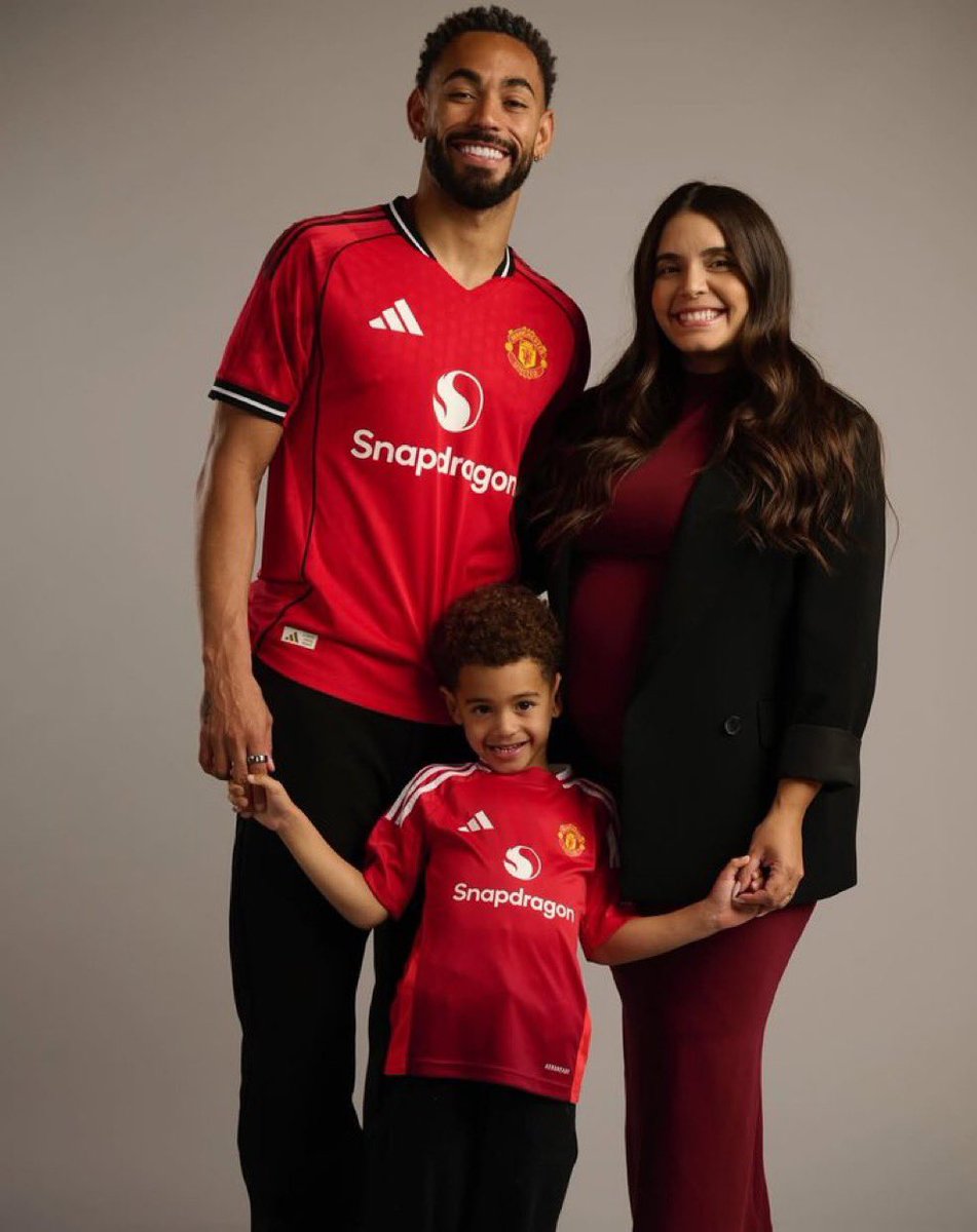 Matheus Cunha and his family. ❤️