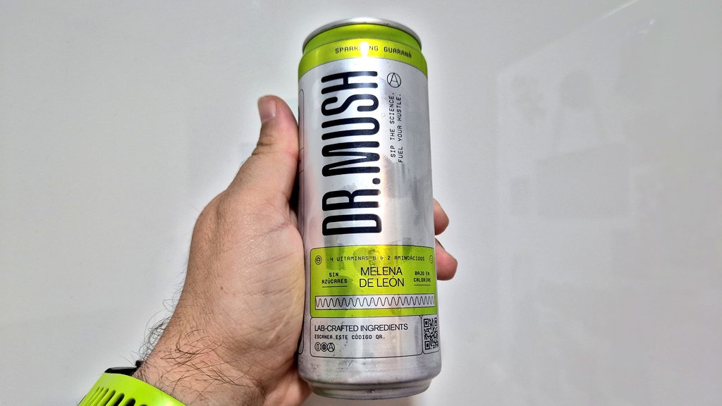 2️⃣1️⃣0️⃣
🥤 Nombre: Dr. Mush
©️ Marca: Dr. Mush
👅 Sabor: Guaraná
🎨 Color: Amarillo
💨 Gas: Si
⬛ Formato: 33cl
🔥 Energía: 3kcal/100ml
🧐 Análisis: Una agradable sorpresa. Punto intermedio entre el Guaraná clásico y el Red Bull clásico, pero con kcal de carcajada.
🤓 Rating: 7/10