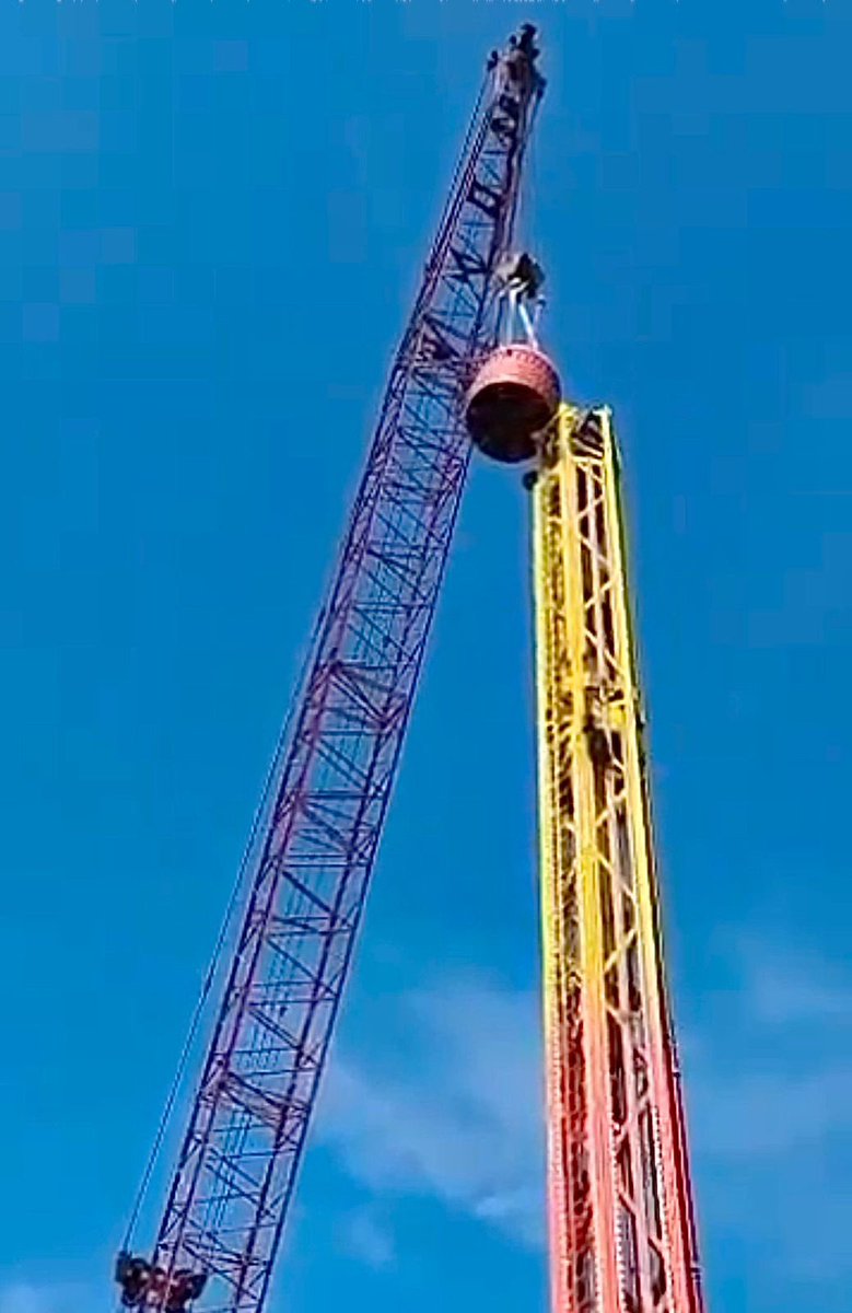 Se desmontó la cúpula del juego “The Tower” en Safari Xtreme y se le dio mantenimiento a la central hidráulica del cilindro, garantizando el funcionamiento seguro del sistema de elevación de los asientos, para que la diversión sea de principio a fin. #CiudadDeTodos