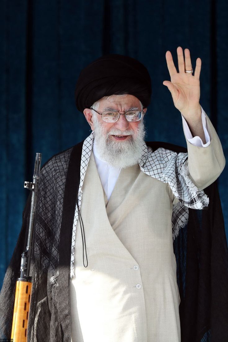 لنشارك جميعًا في التغريدة الموحدة ردًا على تهديدات رئيس دولة الاستكبار دونالد ترامب ضد قائد القلوب والعقول الإمام القائد السيد علي الخامنئي (حفظه الله):