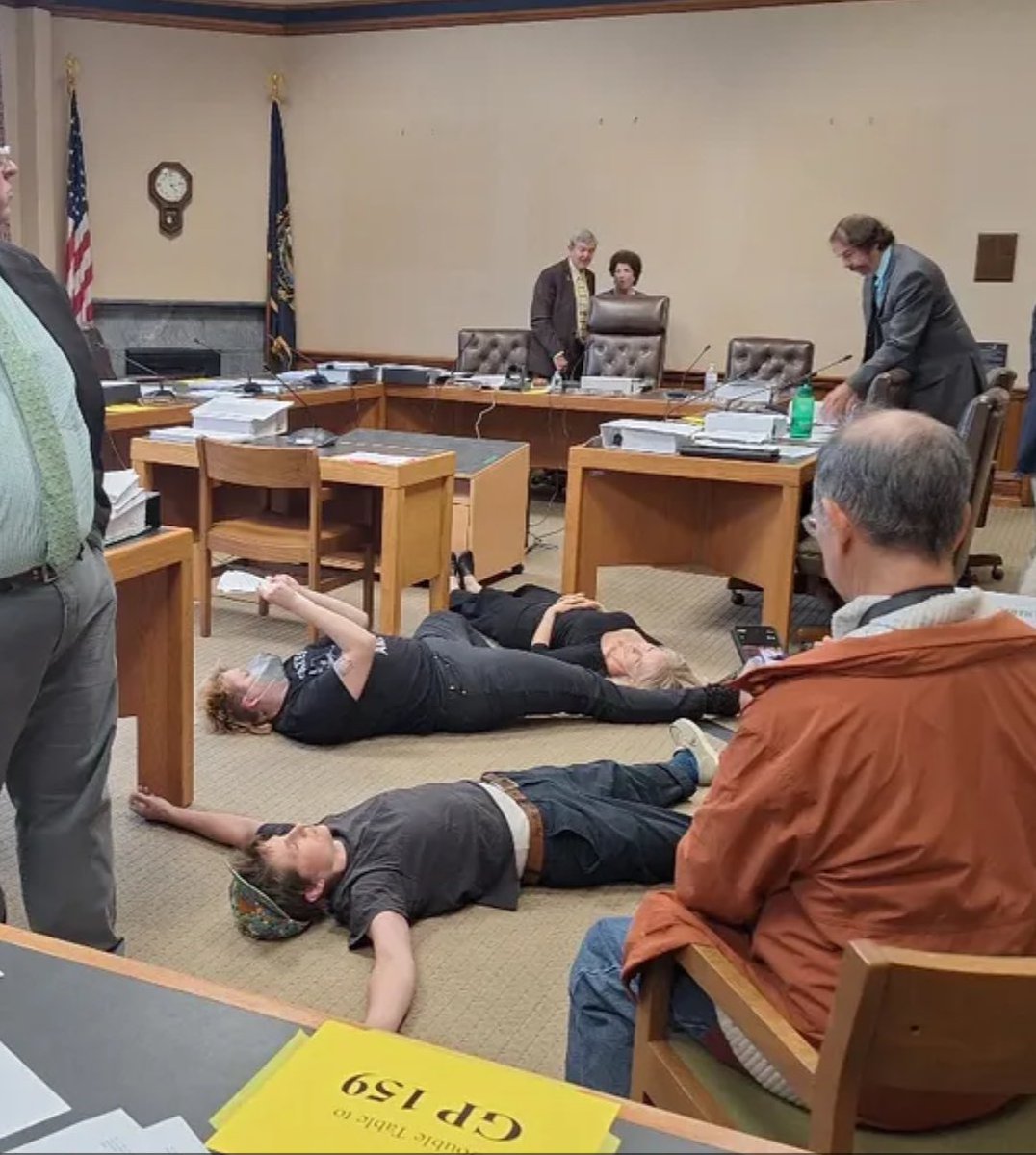 NEW: Multiple disability rights advocates arrested in the New Hampshire State House this afternoon after staging a “die in” to protest cuts to Medicaid in the state budget. #NHPolitics