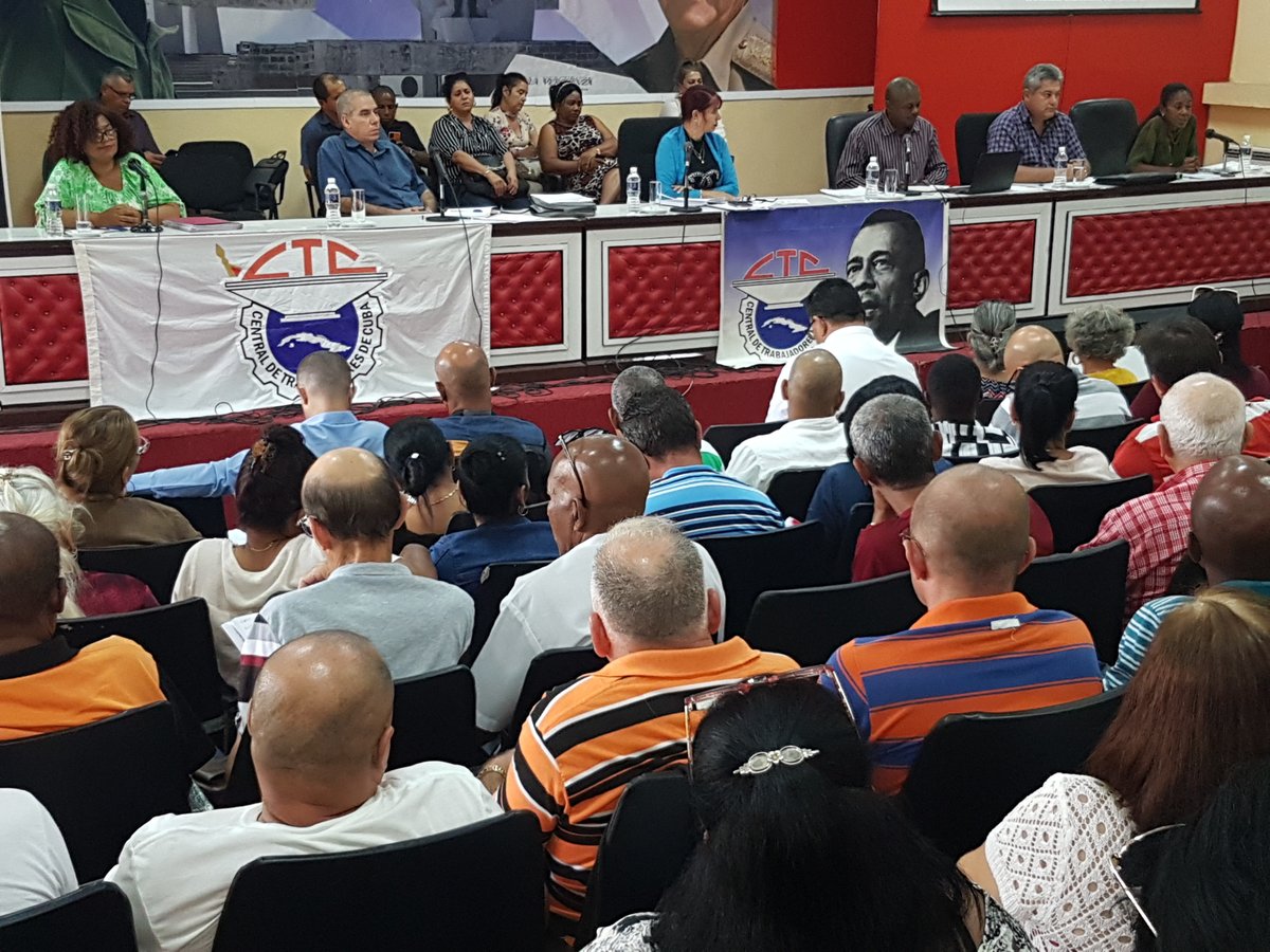 Seminario con dirigentes políticos, administrativos, y sindicales preparación inicio consulta Anteproyecto #CódigoTrabajo. Protege el trabajo como derecho social, y fomenta valores. Se aplica en igualdad condiciones para todos trabajadores #Cuba <a href="/MTSS_CUBA/">MTSS CUBA</a> <a href="/CubaCentral/">Central de Trabajadores de Cuba</a> <a href="/YaimyrB/">Yaimyr Victoria Basulto</a>