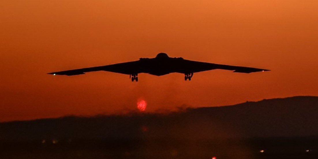 - قاذفتا شبح أمريكية من طراز B-2 تحلقان في الجو حالياً دون معرفة موقعهما أو اتجاههما، ومسؤول أمريكي لـ WSJ يؤكد إنها في مهمة تدريبية.