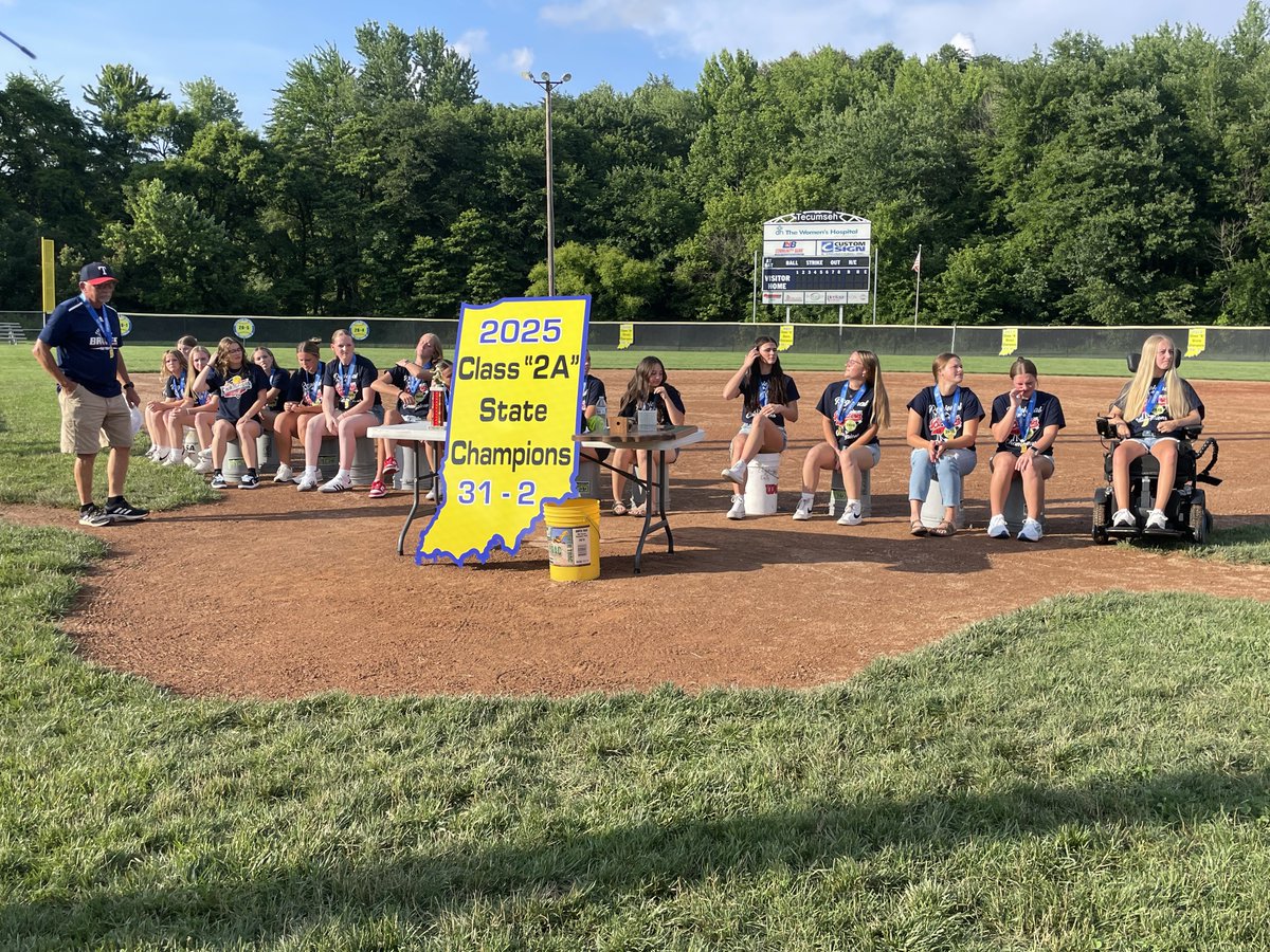They work quickly in Lynnville on state championship banners