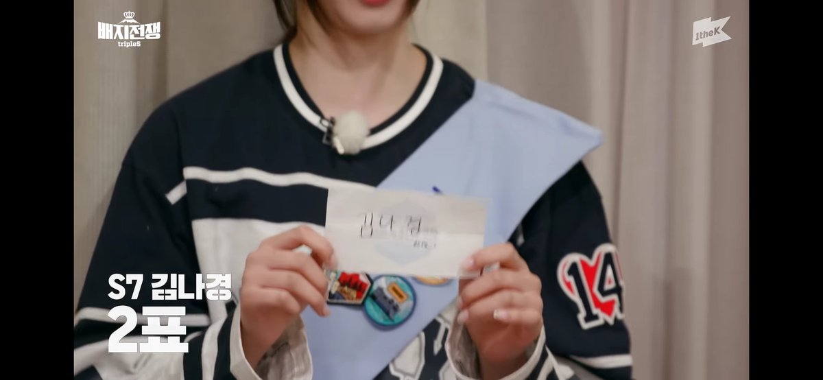 Hyunzhea's tweet photo. Naky almost had to participate for the russian roulette game, so she's lucky! 

https://t.co/0jt5Ayqh1H

#tripleS #트리플에스 #トリプルS #배지전쟁3 #BadgeWar3 #배지전쟁3_나만아니면돼_최고의행운소녀는 https://t.co/Ik32eiCJIS