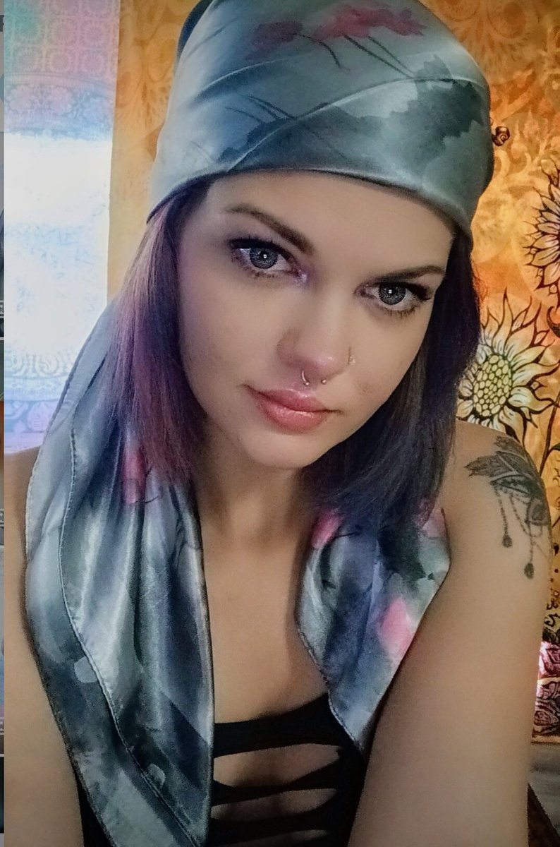 gutterbarbiee's tweet photo. Got to get my subscribers back up. Follow me. 🥰😘

https://t.co/cvTssuNmNZ https://t.co/E1mk8l05gf