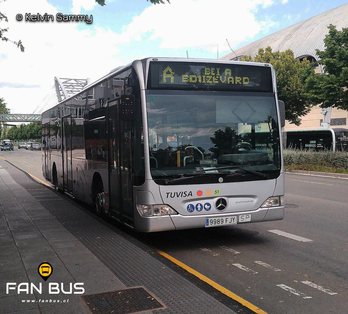 🇪🇸 Desde España Kelvin Sammy envió la siguiente foto donde se aprecia un Mercedes Benz O 530 Citaro, la unidad numerada como 51 pertenece a Tuvisa (Transportes Urbanos de Vitoria S.A.)
Servicio: refuerzo para el Bei de Vitoria
Lugar de la foto: Vitoria/Gasteiz