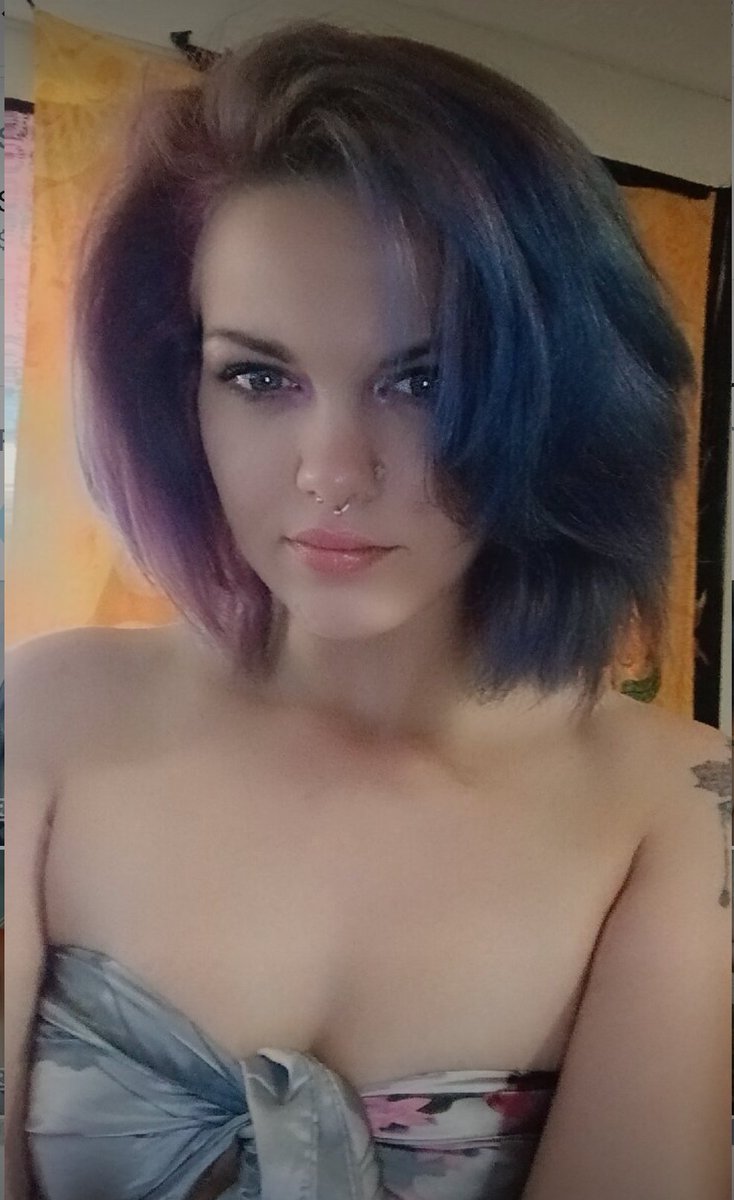 gutterbarbiee's tweet photo. Got to get my subscribers back up. Follow me. 🥰😘

https://t.co/cvTssuNmNZ https://t.co/9VrBzuABXG
