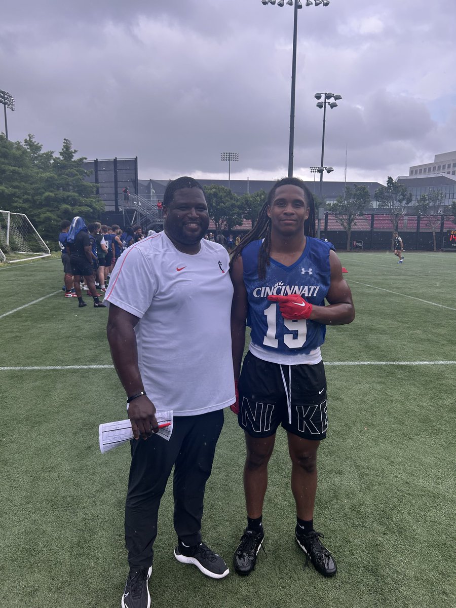 Jahmiere Daniels (@miere_daniels) on Twitter photo After a great camp today, I’m truly blessed to have received an offer from the University of Cincinnati!!
<a href="/ConleySmoot/">Conley Smoot</a> <a href="/moedouglass7_sr/">Maurice Douglass Sr</a> <a href="/CortBraswell/">Coach Cort Braswell</a> After a great camp today, I’m truly blessed to have received an offer from the University of Cincinnati!!
<a href="/ConleySmoot/">Conley Smoot</a> <a href="/moedouglass7_sr/">Maurice Douglass Sr</a> <a href="/CortBraswell/">Coach Cort Braswell</a>