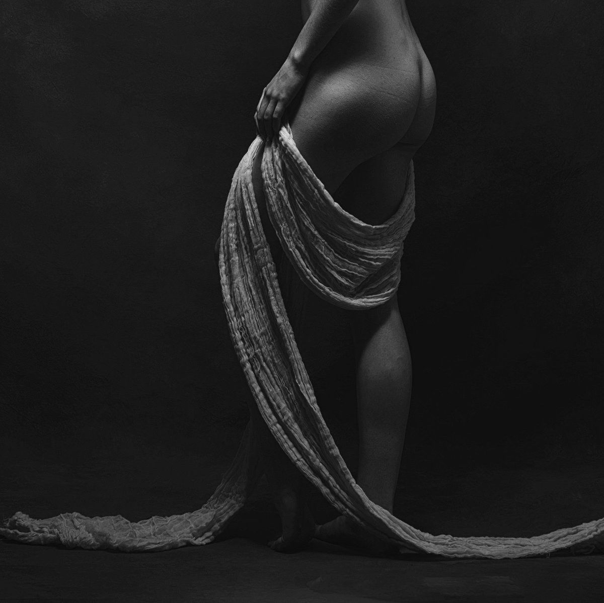 kevincampphoto's tweet photo. A Soft Rustle #art #artmood #dramaticlight #figure https://t.co/gz2OEVnie0