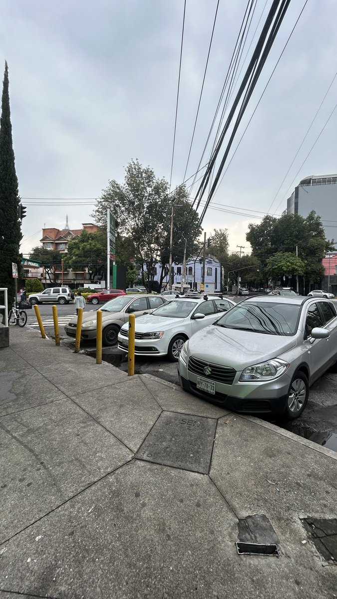 peguars's tweet photo. @UCS_GCDMX @Delvalle_Quejas @BJAlcaldia @ColDelValle_BJ @ColDelValleBJ @SSPCMexico @BlindarBJ @AccionesBJ @supercivicosmx @SOBSECDMX Ya q andan x la zona pueden ir a xola y av Coyoacán https://t.co/Qcc3UEbfVF