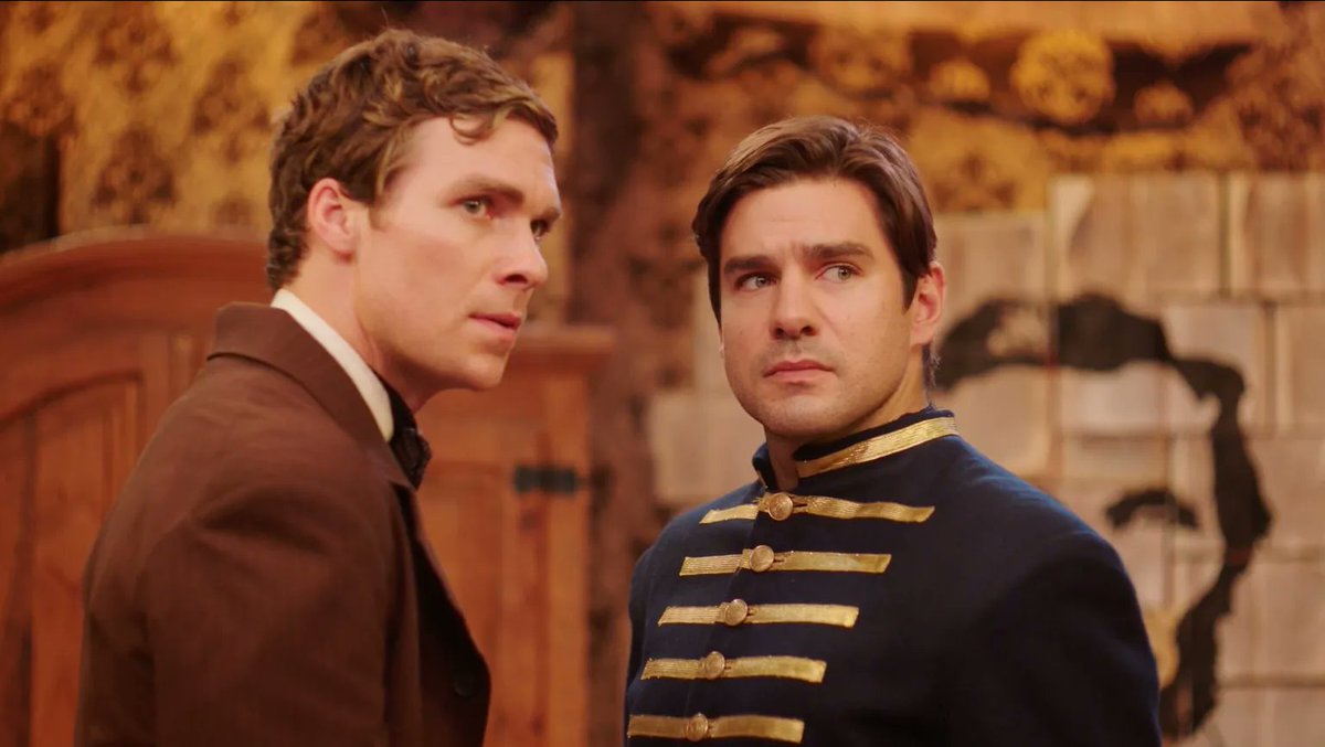 Interviewed Washington actor Pete Ploszek about LAVENDER MEN, which played back at the Seattle Queer Film Festival and is now available to stream on VOD, in which he plays a reincarnation of sorts of a fellow by the name of Abraham Lincoln

Read that here: seattletimes.com/entertainment/…