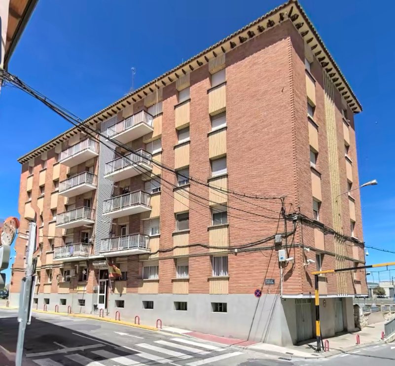 casa_cuartel's tweet image. #cadadíauncuartel (1263)
Hoy vamos a conocer la #casacuartel de #Castejón (Navarra):

📐 Doroteo Sanguino Muñoz
💶 @guardiacivil 
🗓 1974
📍 42,17154° N, 1,69102° O
🏘 16
1/4