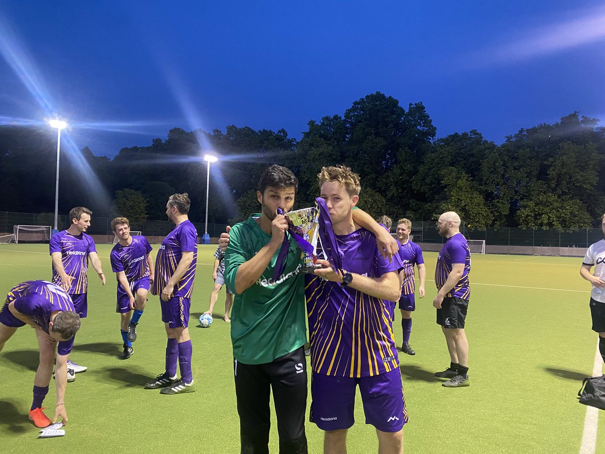 LobbyXI's tweet image. More silverware for Lobby XI as we lifted the annual Caplan Cup after beating @WestminsterWFC 2-1.
Goals from @matt_dathan & @oscartami1 before he went and got himself sent off 🤷♂️
Still pulled through in the end. @kiranstacey and Dathan continue their 100% winning streak 💯⚽🏆