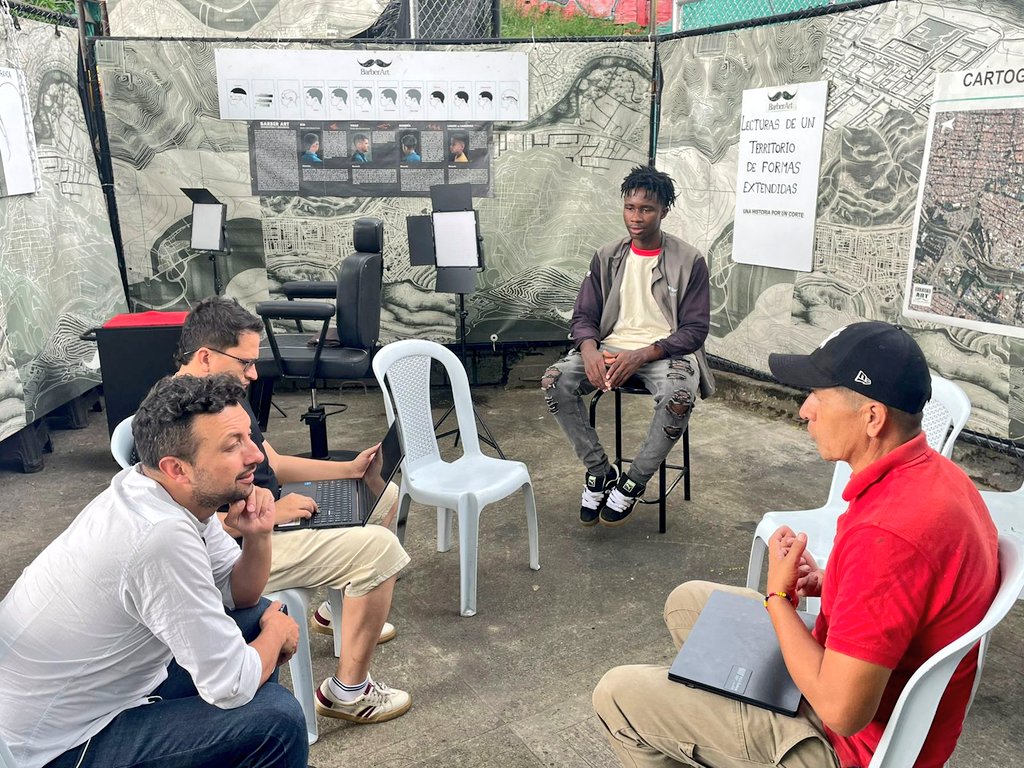#Medellín | Acompañamos a BarberArt, organización del Circuito Asociativo Solidario que usa el corte de cabello como herramienta de cartografía social para reconocer el territorio desde lo comunitario. Avanzamos en su proceso de formalización, fortaleciendo apuestas innovadoras.