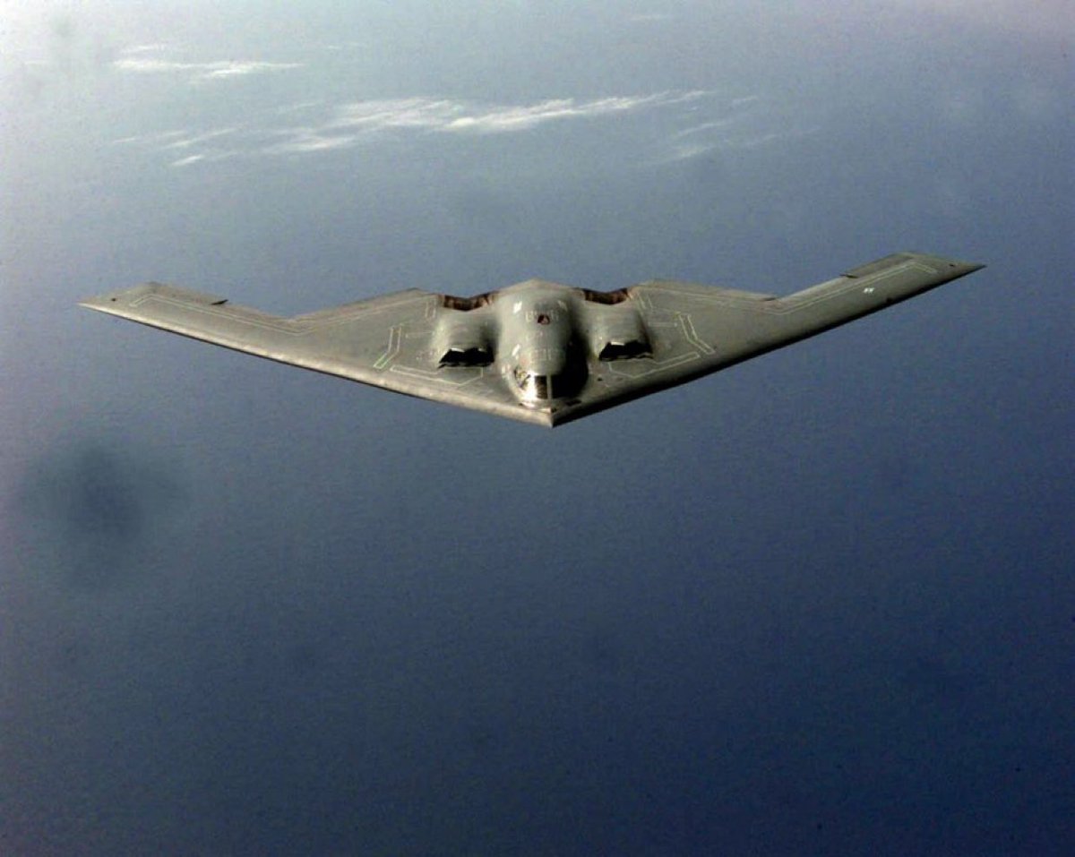 🇺🇸🇮🇷🇮🇱‼️ | URGENTE — Comunicaciones por radiofrecuencia sugieren que dos bombarderos furtivos B-2 de la Fuerza Aérea de EE.UU. están actualmente en el aire.