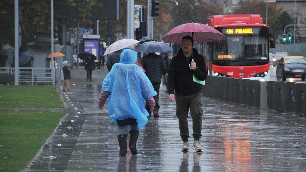 Universidad de Chile (@uchile) on Twitter photo María Victoria Soto, académica <a href="/MundoFAU_uchile/">FAU U. de Chile</a> y experta en gestión de riesgos de desastres, analizando los efectos de las inundaciones: El problema es cómo usamos el territorio, dónde se instalan las ciudades uchile.cl/u229286 María Victoria Soto, académica <a href="/MundoFAU_uchile/">FAU U. de Chile</a> y experta en gestión de riesgos de desastres, analizando los efectos de las inundaciones: El problema es cómo usamos el territorio, dónde se instalan las ciudades uchile.cl/u229286