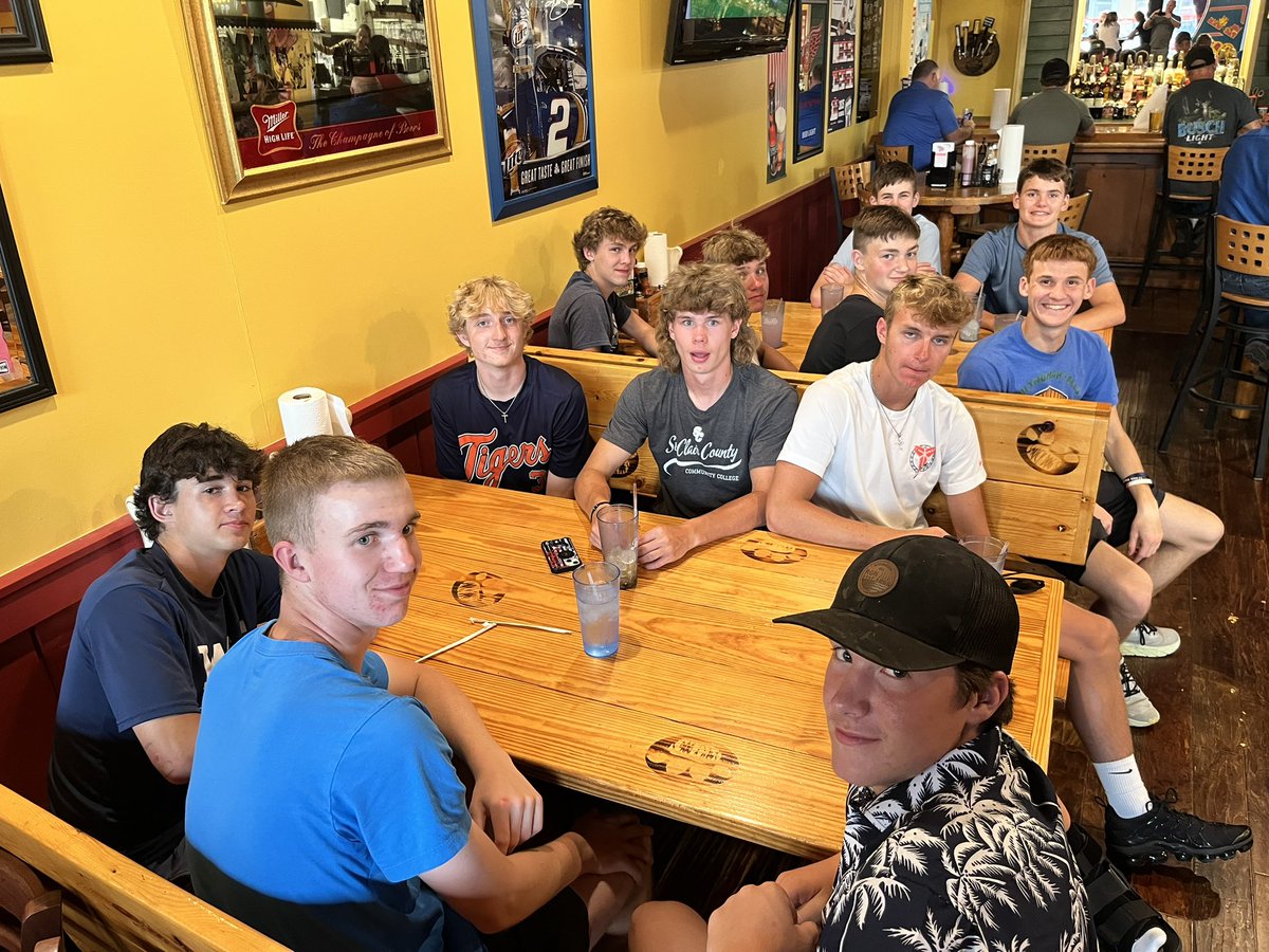 Great day of hoops at the D-Zone Shootout and finishing off the evening at Saucy Dogs! Go Dogs!