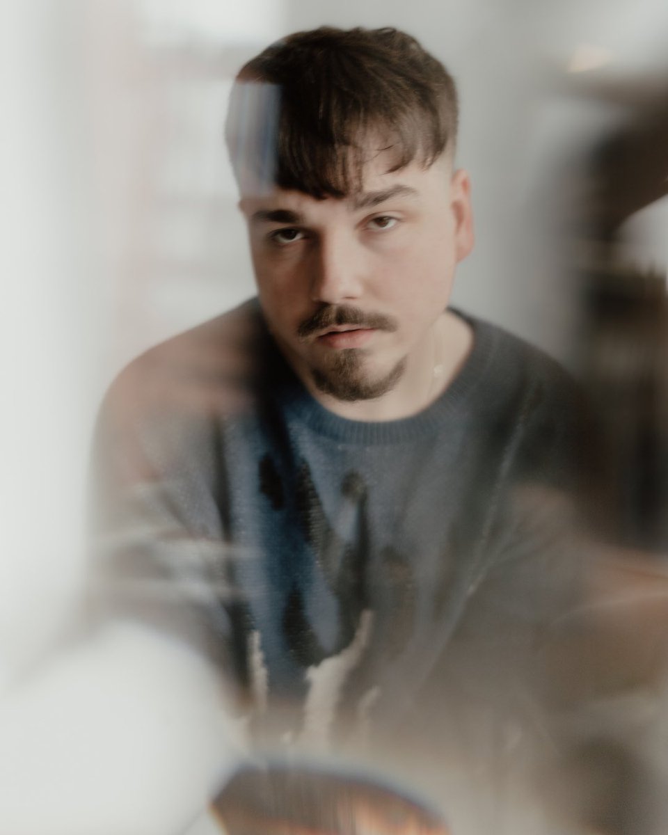 bdayton_'s tweet photo. I’ve been the loudest laugh in the room… and still felt invisible.
This song came from the nights I showed up anyway — even when no one noticed.
If you’ve ever felt unseen… Invisible is for you.

Pre-save/add: https://t.co/AJpok8W7SP https://t.co/iEhjTlCDVb