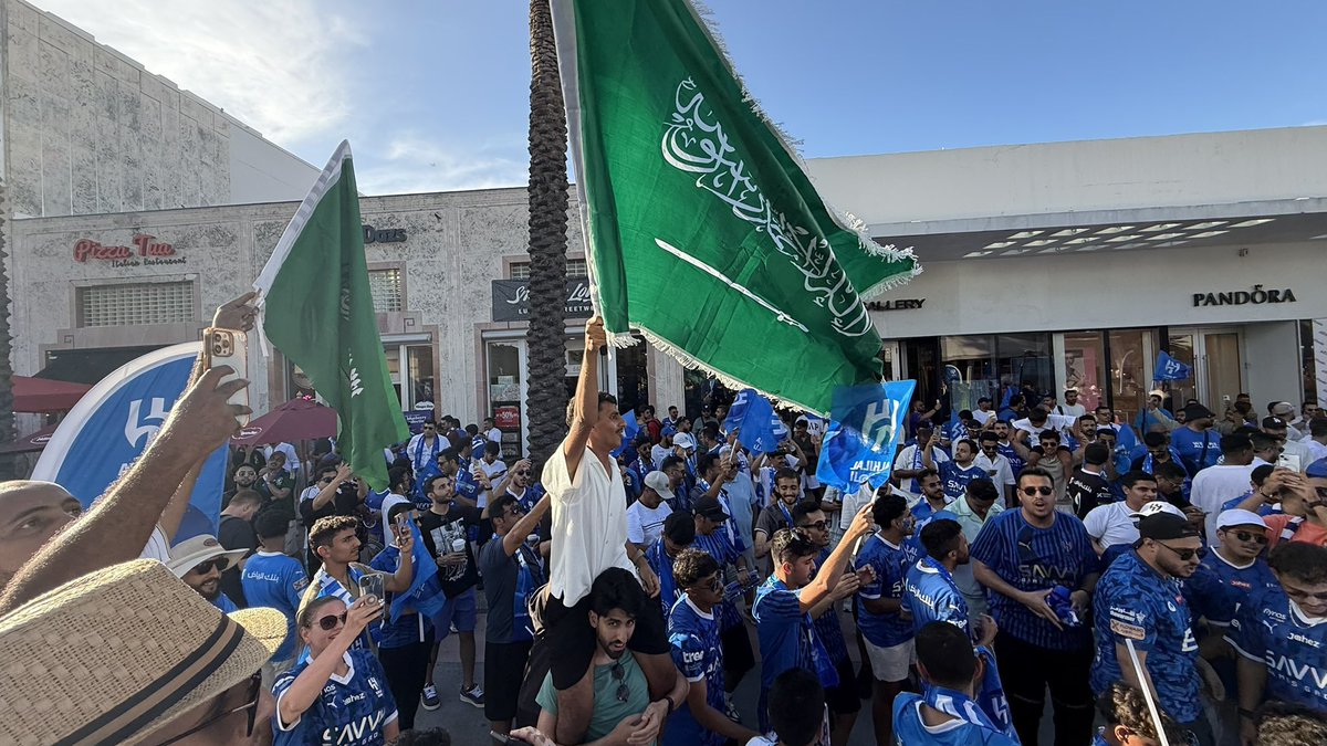 NAJJl11's tweet photo. "منا الوفا ياوفي الروح يتعلم"

جماهير الهلال في ميامي خلف الهلال دائماً وأبداً 💙💙💙💙💙💙 https://t.co/J43NrGrpHb