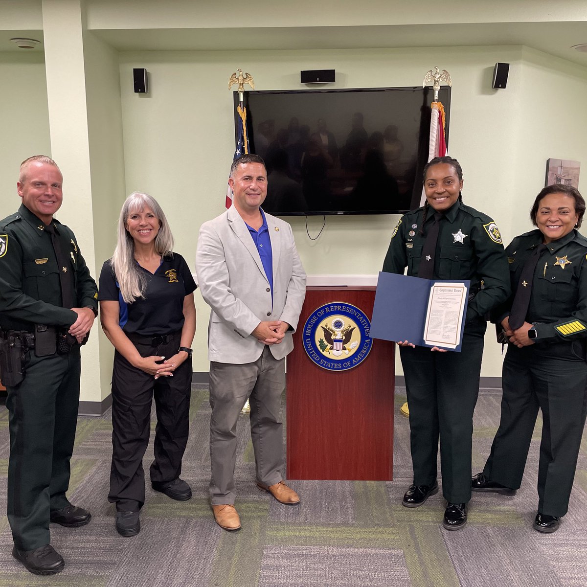 Congratulations to Vice President Summer McCray! 🚔🌈

Please join us in celebrating Deputy McCray, who has been honored by Congressman Darren Soto (@repdarrensoto) for her outstanding contributions to our community.

#PrideMonth #Leadership #ThankYouForYourService #GOALcfl