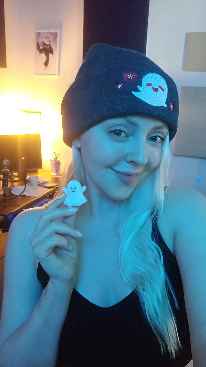 briannanoellek's tweet photo. Guess the cat's out of the bag! I am so happy to be back as Hu Tao my precious ghosty girl✨️ I love and missed her so so much and couldn't be happier to be back👻🖤 https://t.co/BjuLrcPRxt