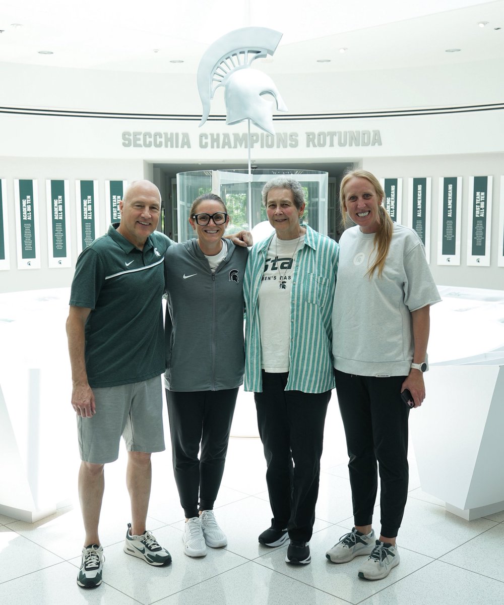 A very special day at the Breslin, welcoming back Michigan State’s FIRST EVER Women’s Basketball Coach, Mikki Baile✨💚