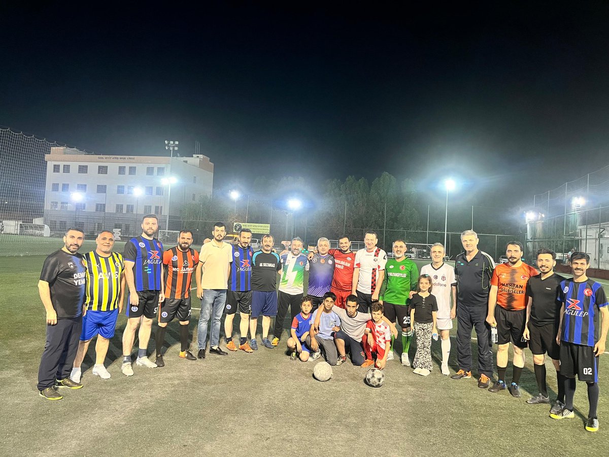 AKSultangazii's tweet photo. İlçe Başkanımız İmdat Kamacı’nın başlama vuruşuyla başlayan heyecan dolu müsabakada, skor değil kardeşlik kazandı.
Sporun birleştirici ruhuyla sahada buluşan teşkilatımız, birlik ve beraberliğin en güzel örneğini sergiledi.

Bu anlamlı organizasyonu düzenleyen Spor Komisyon Başkanımız Abdül Samet Yılmaz ve emeği geçen herkese gönülden teşekkür ederiz.

@akpartiistanbul
@ImdatKamac