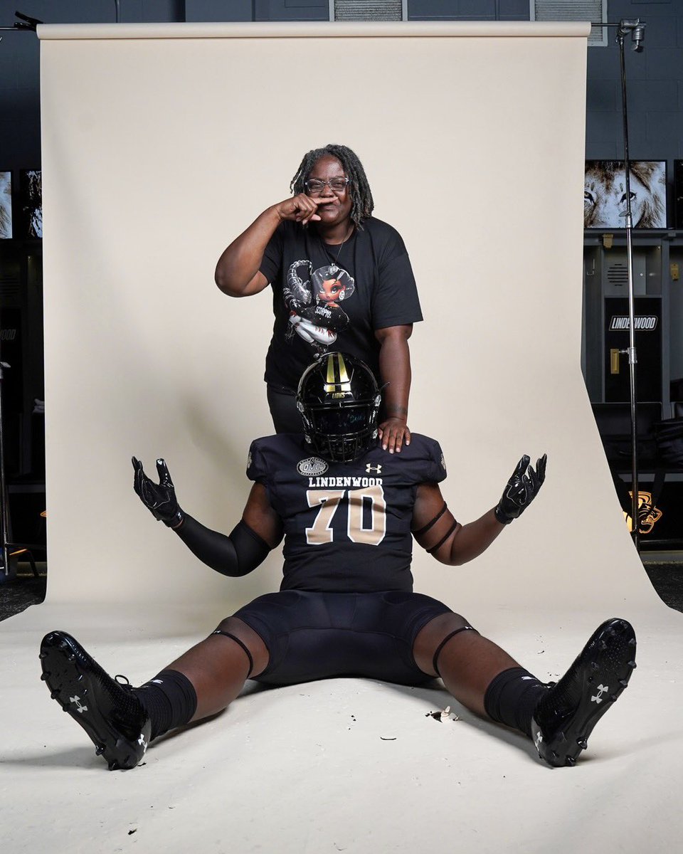 KeronnLacey's tweet image. Had a great OV at @LindenwoodFB!!
@Coach_HHarris @stugfb @KeaganRoberson7 @BrennanSpain @BrennanSpain @AllenTrieu @JPRockMO @TheUCReport
