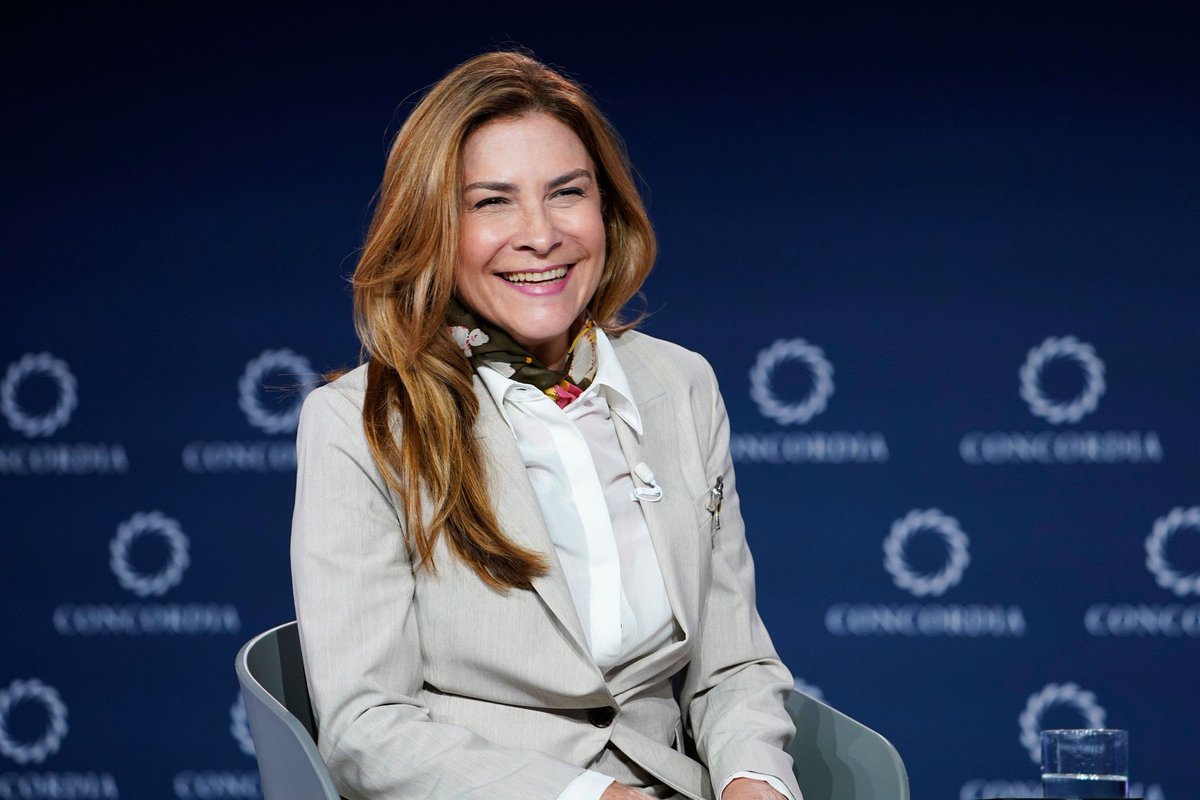 🗣️ Ah, pero cómo les ardió ver a Carolina en un jet privado ✈️ Señores, ella es hija de un expresidente y viene de una familia próspera de los años de tun tun, no como otros que debían hasta el cable antes del gobierno… y hacían lo mismo.