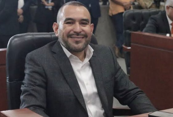 .#Cuautla 

Cuando se aspira a un cargo politico…en campaña…es muy fácil ser bocón o bocona. Y una vez que se gana el cargo, es tan estúpidamente fácil prometer y fallar. 

Quienes llegan a un cargo y al poder, lo más fácil del mundo que sigue para ellos es gastar