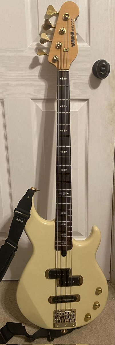 ImABacist's tweet image. I don't like posting pics like this. Why would someone cut out that beautiful white paint job?

#Bacist #Bacism